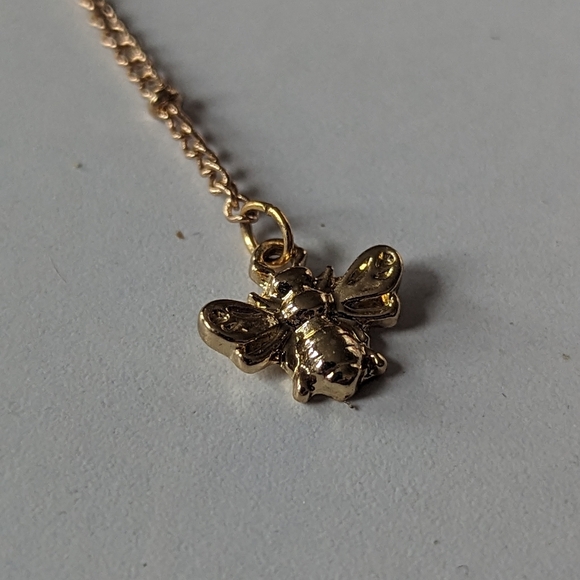 Bee and Honey Comb necklace and earring set - Picture 3 of 12